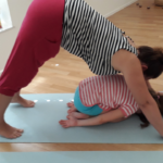 Yogalounge Nicole Veith Walzbachtal | Yoga-Workshops | Eltern-Kind-Yoga | Beschützende Haltung